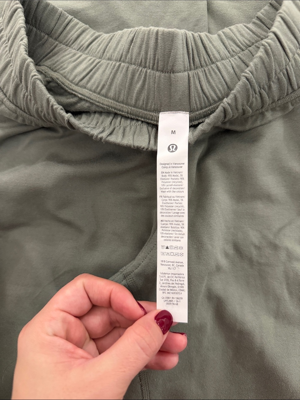 Wide leg soft feel Lululemon sweatpants - Picture 4 of 4